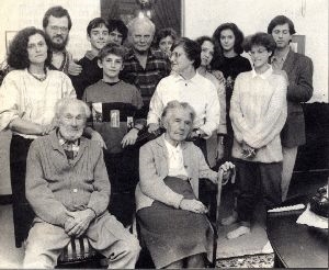 Együtt a család: Göncz Árpád és felesége, feleségének szülei, gyerekeik és unokáik