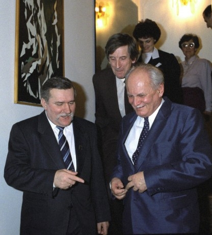 Göncz Árpád és Lech Walesa a visegrádi hármas csúcs előestéjén 1991. február 14.  Fotó: MTI / Soós Lajos